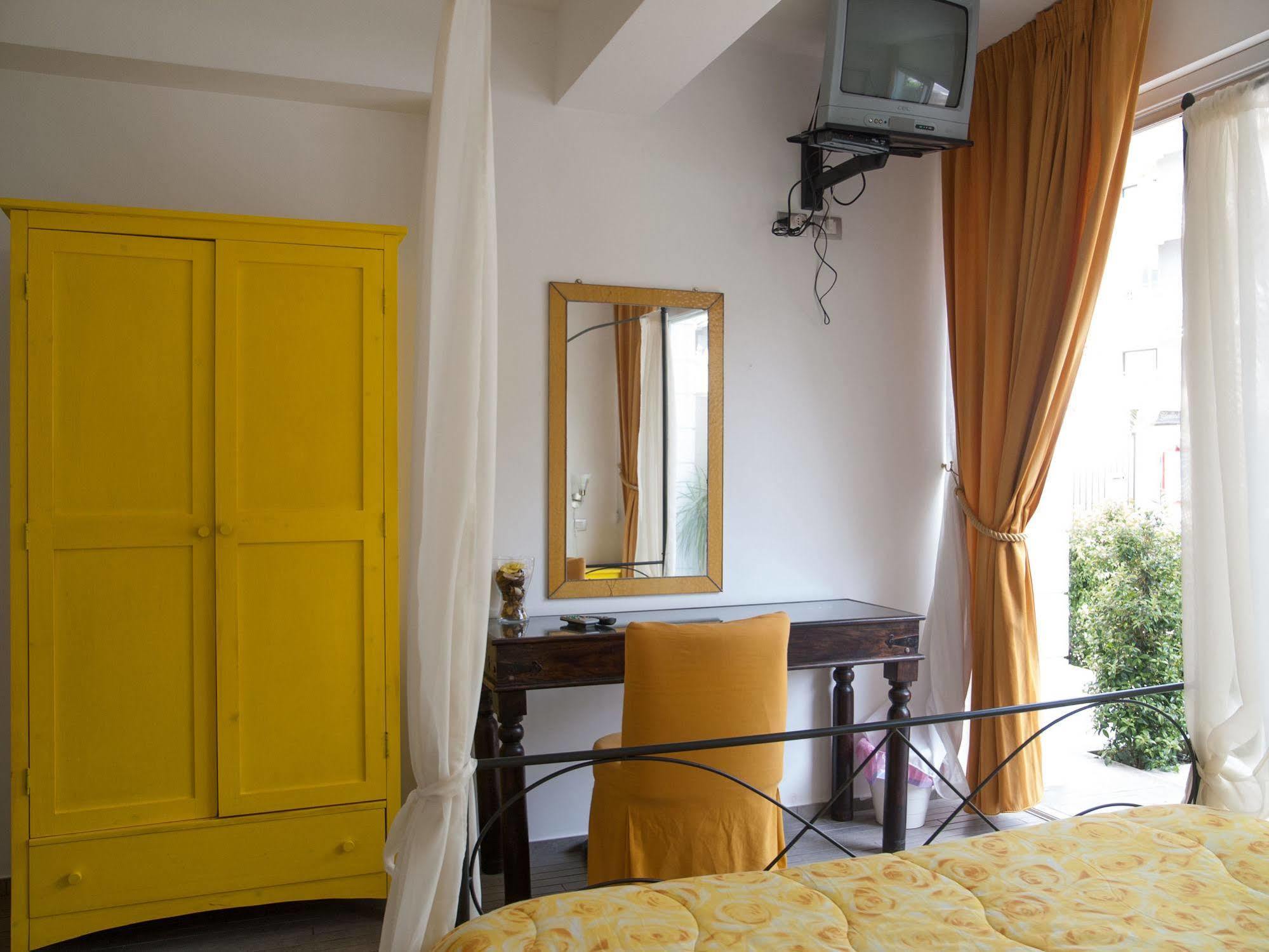 Casa Del Vento Bed & Breakfast Roccalumera Luaran gambar